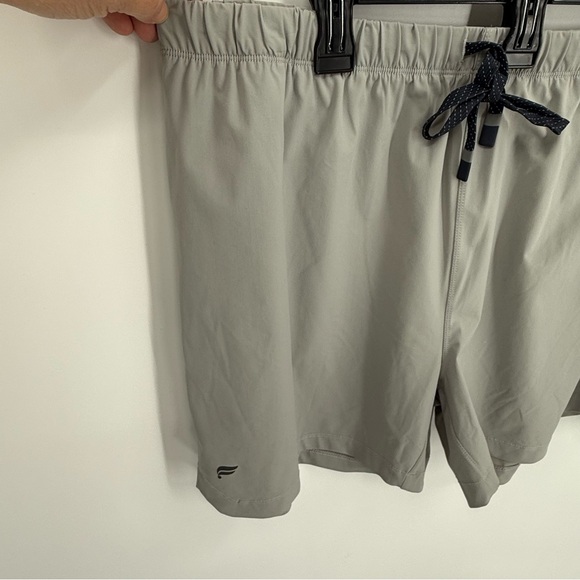 Fabletics The One 5 Inch Shorts Mens Size XXL Grey UnLined LIghtweight pockets - Picture 5 of 9